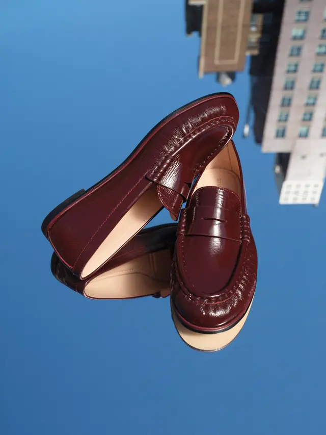 Sepatu Era ’90-an Kembali Jadi Tren, Stuart Weitzman Hadirkan Interpretasi Modern untuk Fall/Winter 2026