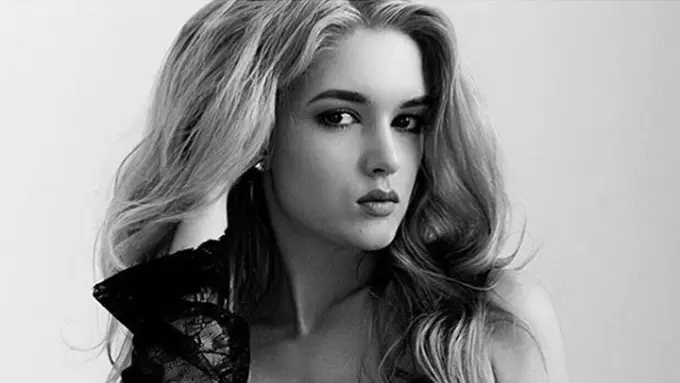 Menggoda! Ini 9 Foto Alisa Manyonok yang Buat Kamu Nggak Berkedip