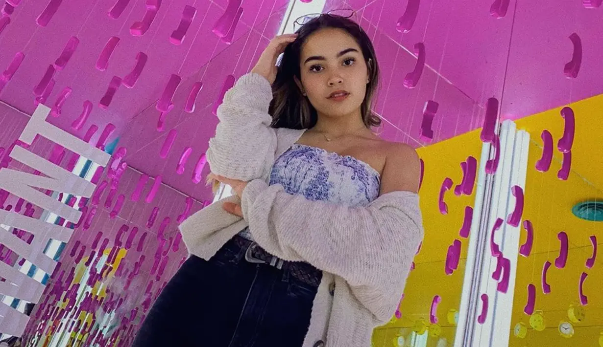 Sering menggunakan busana kasual, Nicole Parham juga kerap memadukannya dengan outer untuk menambah detail. Tak hanya itu saja, Nicole juga beberapa kali menggunakan aksesoris tambahan seperti kacamata untuk gaya OOTDnya. (Liputan6.com/IG/nicoleparham_)