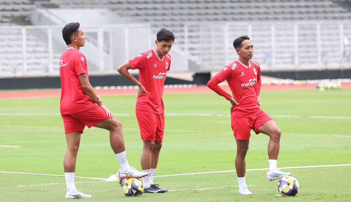 Pertandingan tersebut akan digelar di Stadion Utama Gelora Bung Karno (SUGBK), Jakarta, pada Senin 30 Maret 2026. Tampak dalam foto, para pemain Timnas Indonesia saat sesi latihan untuk FIFA Series 2026 Stadion Madya, Kompleks Gelora Bung Karno, Senayan, Jakarta, Minggu (29/3/2026). (Bola.com/M Iqbal Ichsan)