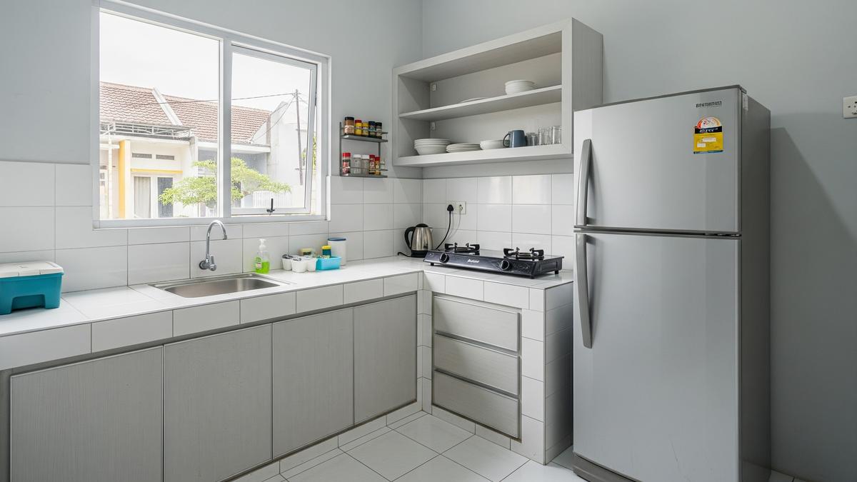 7 Desain Dapur Kecil 2x2 Meter Muat Kulkas dan Kitchen Set, Hemat Ruang Maksimal
