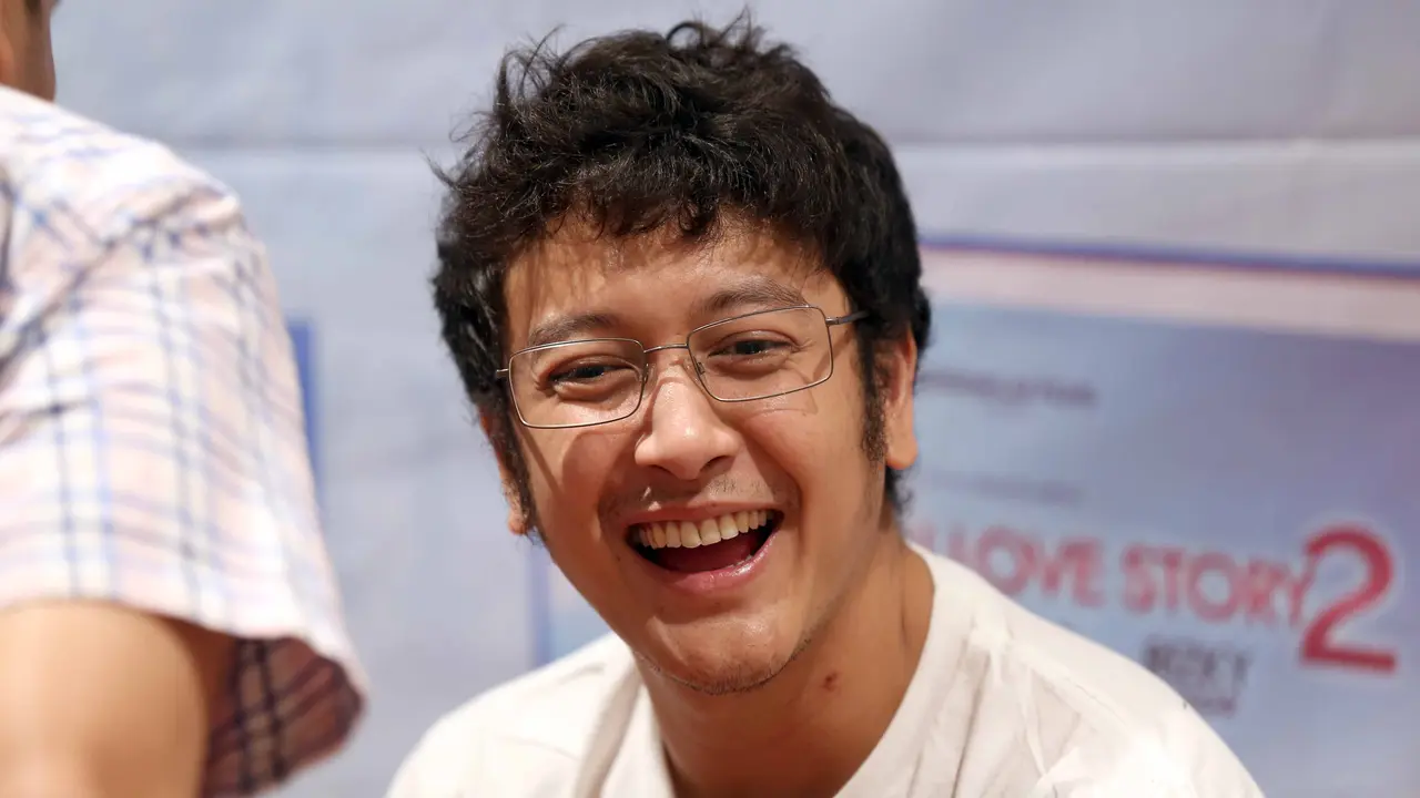 [Bintang] Kata Dimas Anggara Soal Peran di Film London Love Story 2