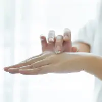 Menghidrasi kulit dengan berbagai produk pelembap./copyright Freepik/jcomp