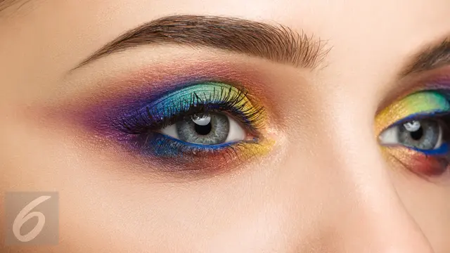 Ilustrasi Eyeliner Berwarna