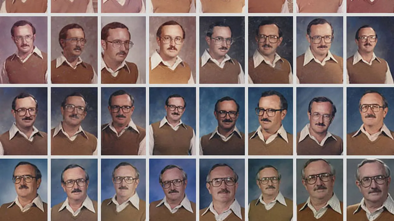 40 Tahun Gunakan Baju yang Sama untuk Foto Buku Tahunan