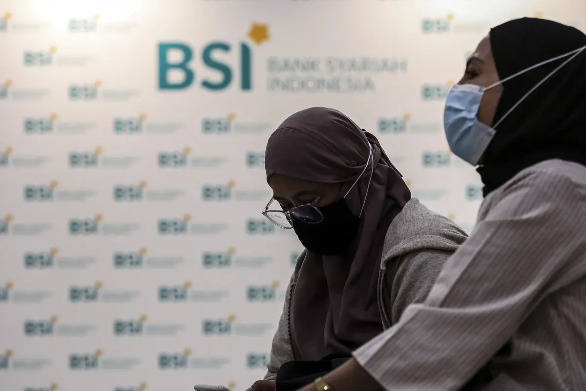FOTO: Pelayanan Bank Syariah Indonesia Usai Diresmikan Jokowi
