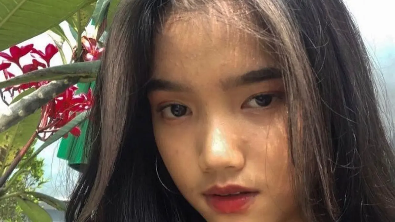 10 Potret Transformasi Gaya Rambut Fuji yang Kini Genap 20 Tahun, Selalu Keren