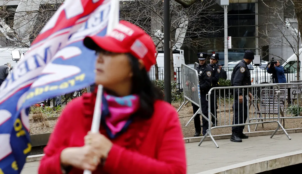 Trump merupakan presiden AS pertama dalam sejarah yang didakwa melakukan kejahatan. Dia sendiri telah menyangkal melakukan kesalahan. (Photo by Leonardo Munoz / AFP)