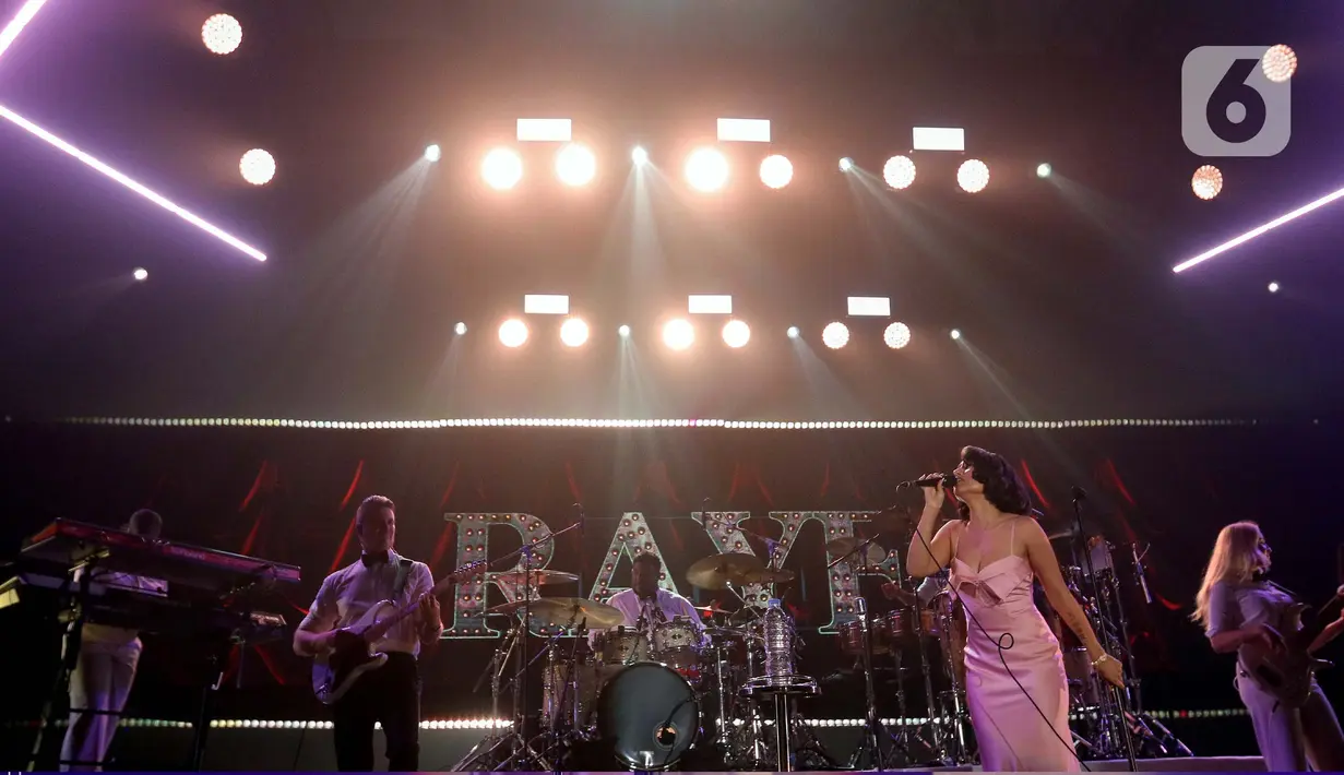 Penampilan Raye malam tadi sekaligus menjadi penutupan gelaran Java Jazz Festival 2025 yang digelar selama tiga hari, mulai Jumat, 30 Mei 2025 sampai Minggu, 1 Juni 2025. (Liputan6.com/Herman Zakharia)