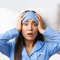 Bangun tidur seharusnya menjadi momen ketika tubuh terasa segar dan siap menjalani hari. Namun, banyak orang justru merasakan hal sebaliknya yaitu tubuh terasa lemas, kepala berat, hingga sulit berkonsentrasi. (foto/dok: freepik)