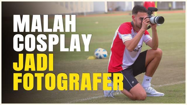 Berita video hal unik terekam saat sesi latihan Timnas Indonesia U-20 di Stadion Madya, Rabu (15/1/2025). Jens Raven cosplay jadi fotografer Timnas Indonesia U-20.
