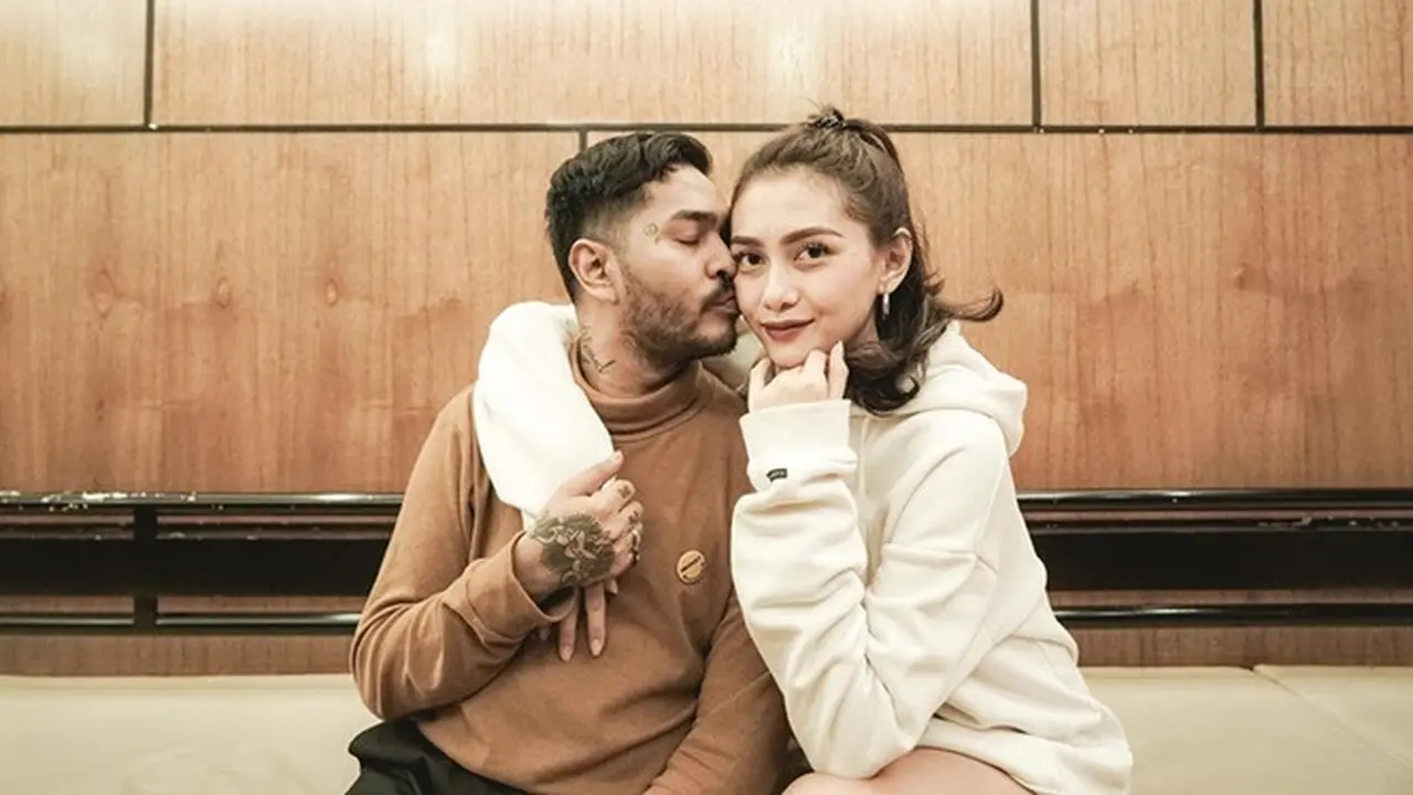 7 Potret Kebersamaan Onandio dan Beby Prisillia, Mengaku Tengah Hamil 8 Bulan