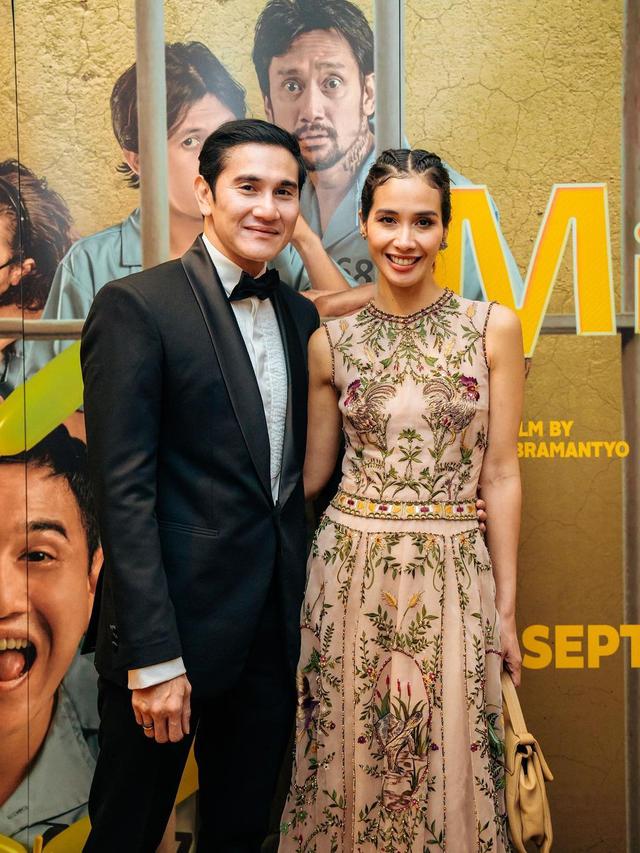 7 Potret Vino G. Bastian saat Tampil di Gala Premier Miracle In Cell No.7, Banjir Pujian