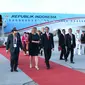 Presiden Jokowi tiba di Jerman guna menghadiri KTT G20. Jokowi disambut Dubes Indonesia untuk Jerman, Fauzi Bowo alias Foke. (Biro Pers Istana)
