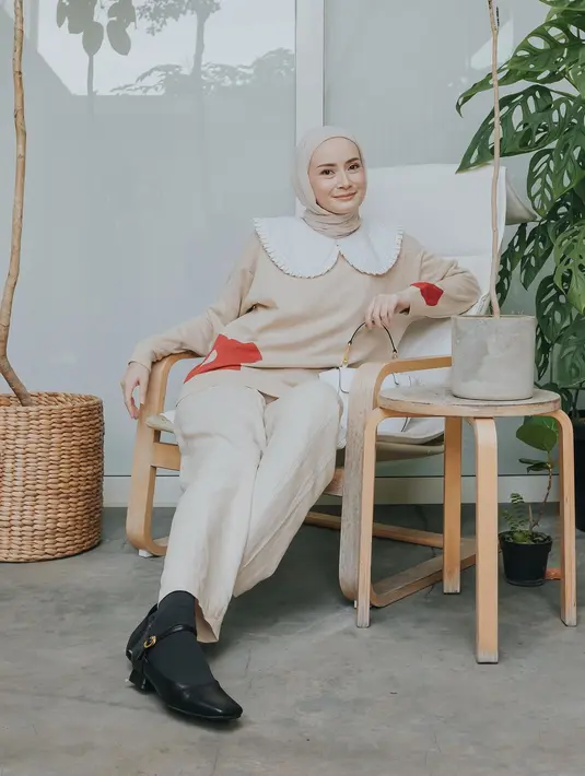 Kini Dhatu Rembulan merupakan seorang ibu dari dua anak yang selalu bahagia bersama suami dan anak-anaknya. (FOTO: instagram.com/dhaturembulan/)