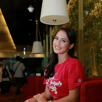 "Aku pikir kita bakal ngerayain ultah di sana juga bareng dia dan tim lainnya. Ternyata dia enggak jadi ikut," ungkap Pevita Pearce di kawasan Kuningan, Jakarta Selatan, Selasa (6/10/2015). (Galih W. Satria/Bintang.com)