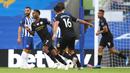 Penyerang Manchester City Raheem Sterling (kedua kiri) merayakan gol yang dicetaknya ke gawang Brighton and Hove Albion pada Pekan ke-35 Liga Inggris di stadion The American Express, Minggu (12/7/2020). Manchester City berpesta gol di markas Brighton. (Julian Finney/Pool via AP)