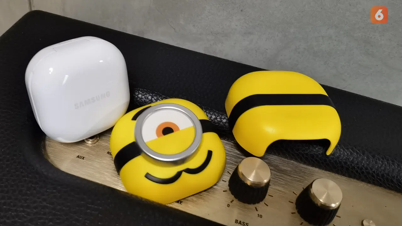 Galaxy Buds FE dengan casing Minions Edition Samsung Eco-Friends. Liputan6.com/Iskandar