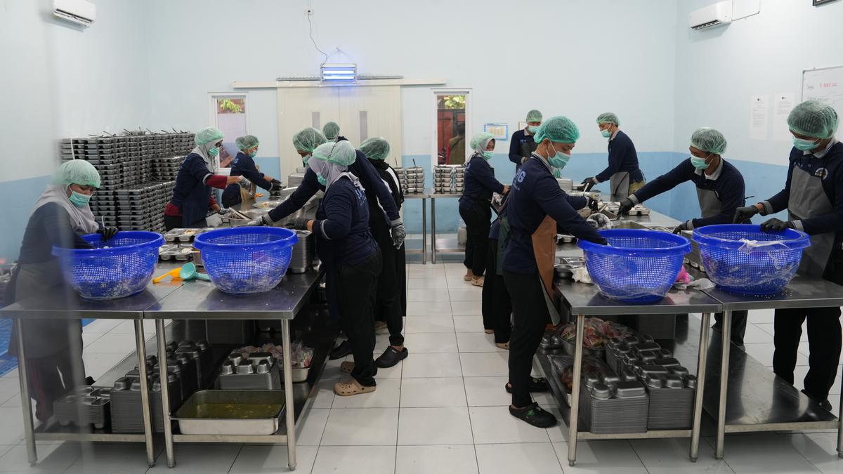 Terapkan Prinsip 'No Service, No Pay', BGN Tegaskan Insentif SPPG Disetop Jika Fasilitas Tak Sesuai SOP  #News