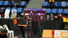 Papan skor nomor beregu sepak takraw putri dalam SEA GAMES 2017 di Titiwangsa Indoor Stadium, Kuala Lumpur, Senin (21/8). Timnas sepak takraw putri Indonesia kembali melakukan walk out (WO) pada laga melawan Filipina. (Liputan6.com/Faizal Fanani)