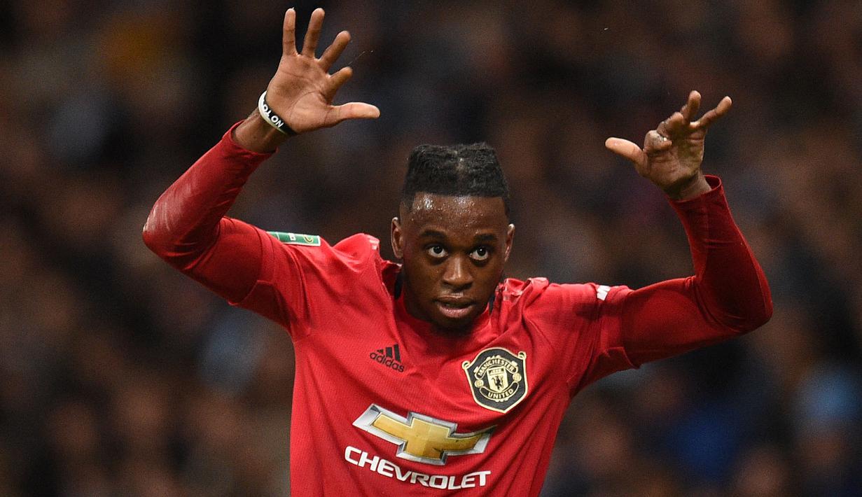 Aaron Wan-Bissaka (Manchester United) – Banyak orang heran mengapa pemain ini tak masuk dalam skuat Inggris, padahal kemampuannya menjaga lini belakang tak perlu diragunakan lagi ketika ia membela Setan Merah musim ini. Tercatat ia tampil 34 kali, dua gol, dan empat assist. (Foto: AFP/ Oli Scarff)