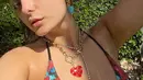 Bebe Rexha tentu tidak asing dengan selfie tanpa makeup. Ia sering memamerkan kulit sehatnya tanpa produk apapun dan kali ini dalam balutan bikini bercorak bunga, Bebe Rexha pamer bare face saat berlibur di Hawaii. Foto: Instagram.