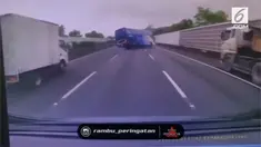 Mengerikan, rekaman kecelakaan maut bus penumpang di jalan tol.