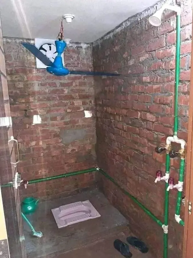 6 Potret Kipas Angin di Tempat Tak Biasa Ini Bikin Geleng Kepala