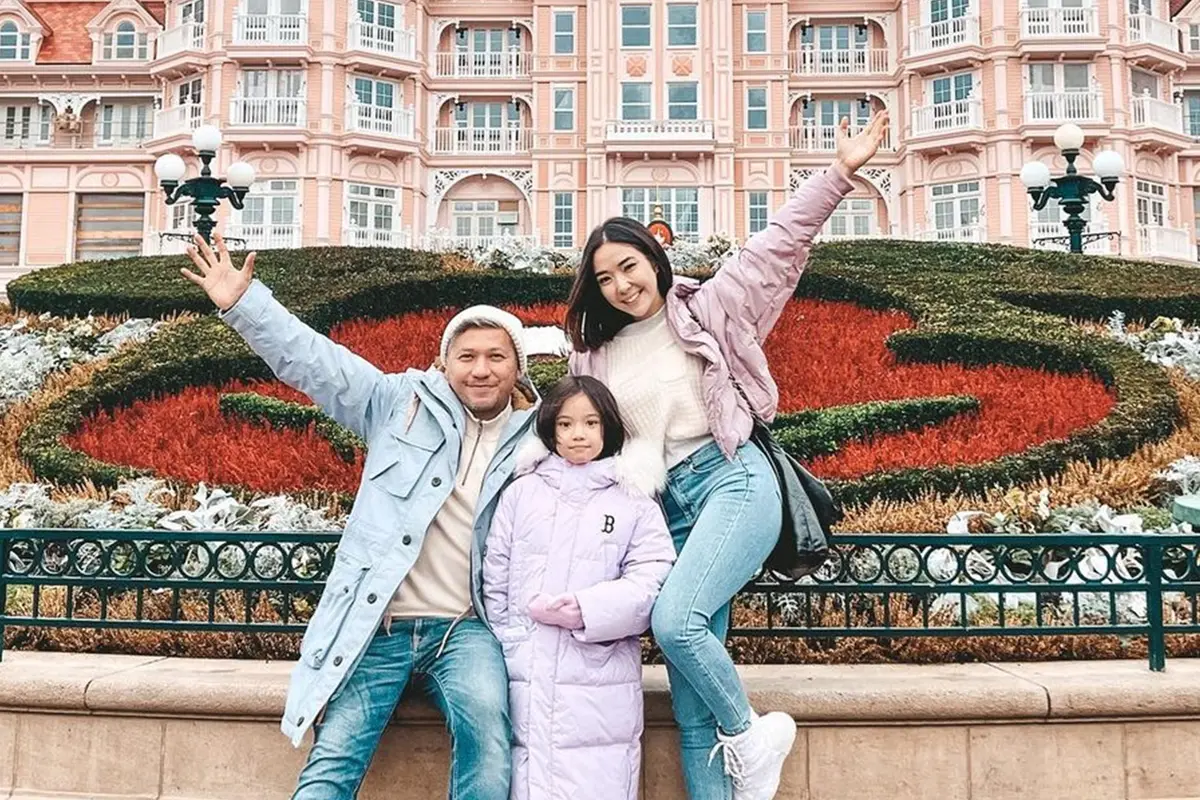 Jadi Kenangan, Ini Momen Gading, Gisel dan Gempi Recreate Foto Bersama di Paris