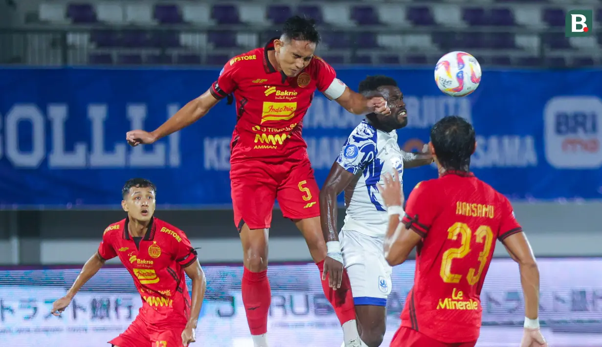 Persija Jakarta sukses menaklukkan PSIS Semarang dengan skor 2-0 di laga pekan ke-25 BRI Liga 1 2024/2025 di Indomilk Arena, Rabu (05/03/2025) malam WIB. (Bola.com/M Iqbal Ichsan)
