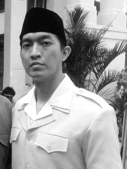 Selain Baim Wong, Imam Wibowo juga pernah memerankannya di film drama epic sejarah yang berjudul Soegija. Tidak hanya di film ini, Imam Wibowo juga berperan sebagai Soekarno di film Ruma Maida dan Sang Kiai. (Foto: via hendysangjuragan.wordpress.com)