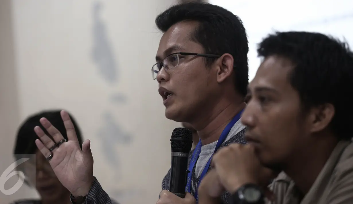 Direktur LBH Jakarta, Algifarri Aqsa juga ikut memberi keterangan pers di Jakarta, (12/5). Sejumlah Organisasi seperti Kontras, Elsam, dll, mencatat terdapat 41 kali diabaikannya hak sipil atas hak berkumpul dan berpendapat. (Liputan6.com/Faizal Fanani)