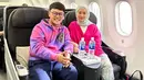 Danang juga sempat mengabadikan potret bersama saat akan berangkat ke Negeri Sakura. Agar kompak, Hemas pun meminta suaminya untuk mengenakan pakaian yang ada unsur warna pink agar sama dengannya. Alhasil, pasangan suami istri ini pun serasi dengan busana bernuansa pink. (Liputan6.com/IG/@danang_official91)