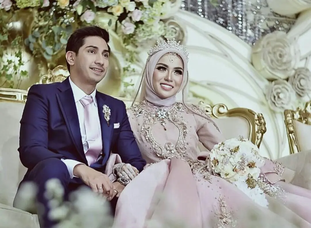 Medina Zein memakai gaun pengantin pink bak Putri Raja (Foto: Instagram Medina Zein)