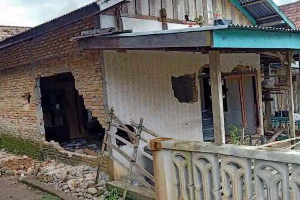 Kabur Usai Cabuli Anak Tetangga di Sumsel, Rumah Terduga Pelaku Diamuk Massa