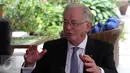 Menteri Perdagangan dan Investasi Australia Andrew Robb memberikan keterangan pers di kediaman Kedubes Australia, Jakarta, Senin (21/9/2015). Australia akan memperkukuh kerjasama ekonomi dan investasi dengan Indonesia. (Liputan6.com/Angga Yuniar)