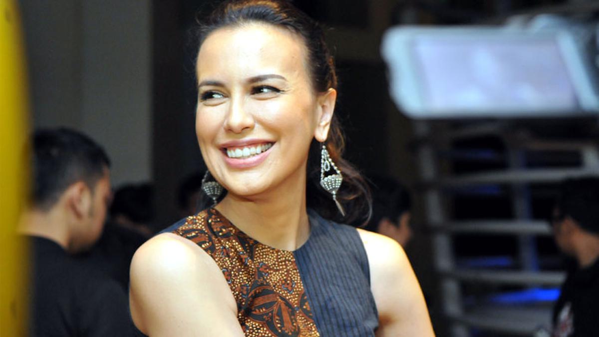 Pakai Bra dan Cawat, Sophia Latjuba Dibilang Mirip Angelina Jolie