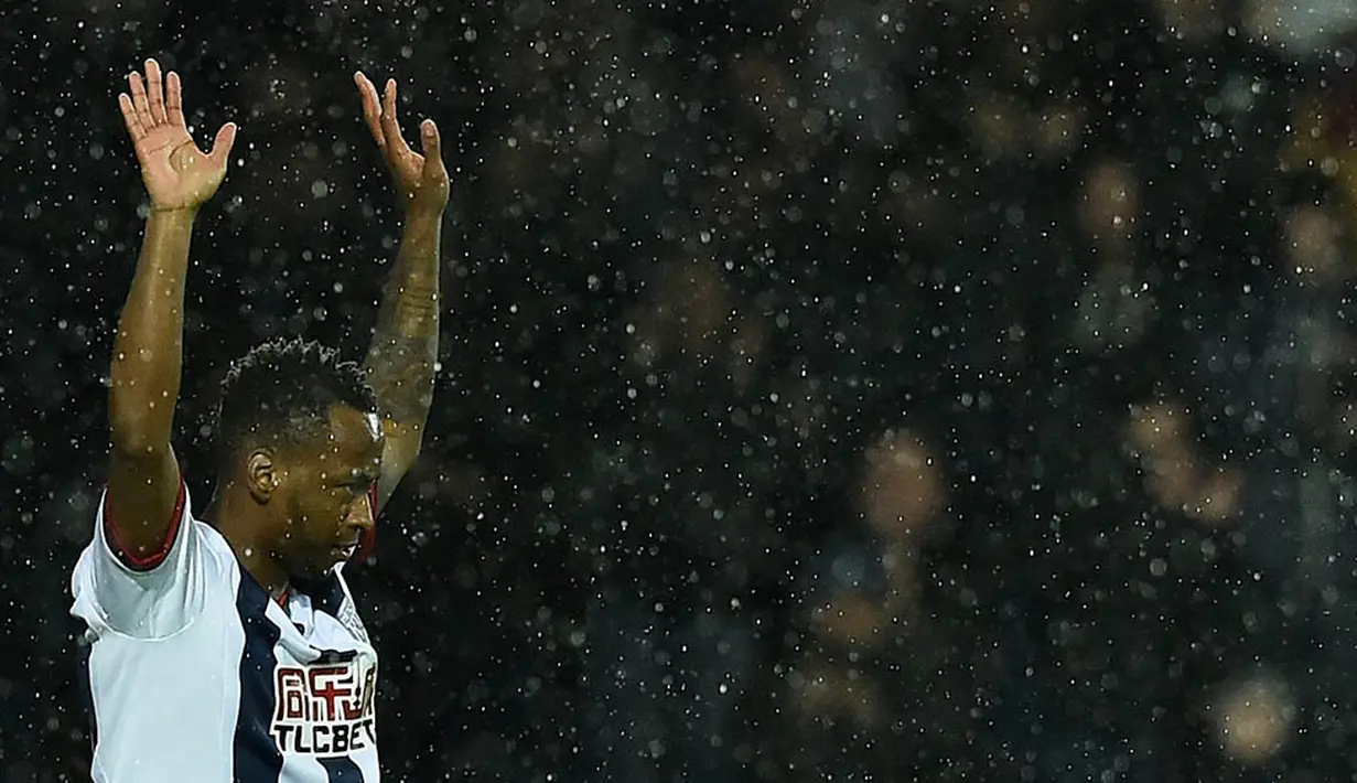 3. Saido Berahino, striker Stoke ini menjadi solusi bagi Tottenham jika mereka kehilangan Harry Kane. Menurut The Sun, sang pelatih, Mark Hughes, sudah merestui rencana kepindahan bintangnya itu ke Spurs. (AFP/Ben Stansall)