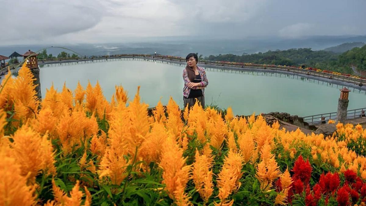 Pesona Alam Embung Nglanggeran, Destinasi Healing Cantik di Yogyakarta
