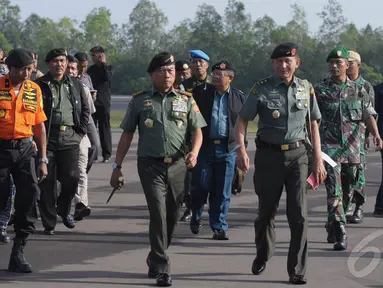 Panglima TNI Jenderal Moeldoko tiba Lanud Iskandar, Pangkalan Bun, Kalteng, Kamis (8/1/2015). (Liputan6.com/Andrian M Tunay) 