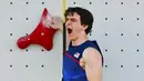 Sam Watson dari Amerika Serikat memecahkan rekor dunia dalam babak penyisihan kecepatan panjat tebing putra selama Olimpiade Paris 2024 di Le Bourget Sport Climbing Venue, Le Bourget, 6 Agustus 2024. Sam Watson membukukan waktu 4,75 detik sebagai rekor dunia kecepatan panjat tebing putra yang baru. (Fabrice COFFRINI/AFP)