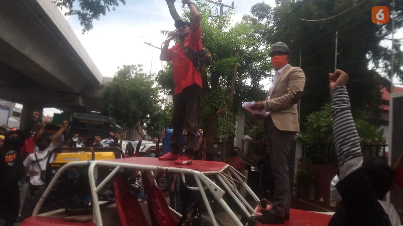 LPSS dan Germak demo di depan KPU Sulsel (Liputan6.com/Fauzan)