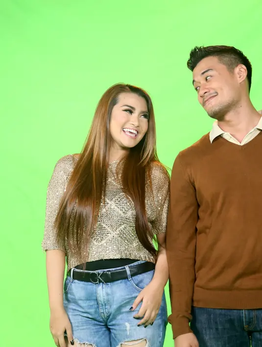 "Harapan aku mudah-mudahan yang versi Jimmy bisa dikenal lagi oleh masyarakat. Lebih ngebooming dan bisa ikutin tren yang ada," jelas Fitri Carlina di kawasan Deplu, Jakarta Selatan, Kamis (10/12/2015). (Andy Masela/Bintang.com)