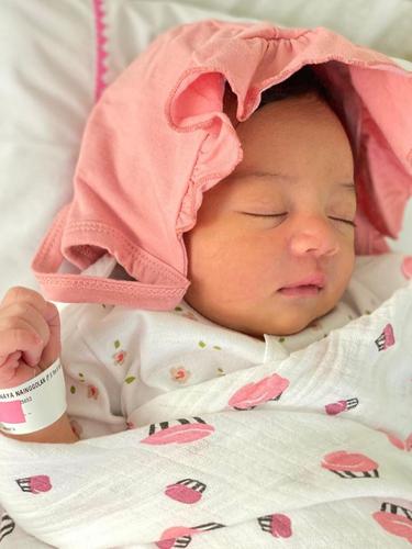 Rianti Cartwright Baru Melahirkan Lihat Betapa Cantik Anak Pertamanya News Entertainment Fimela Com