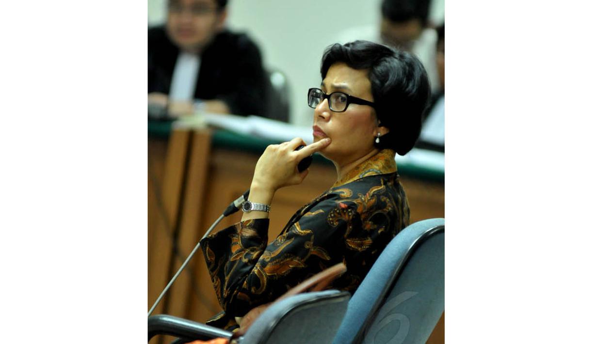 Mantan Menteri Keuangan di era Kabinet Indonesia Bersatu, Sri Mulyani tampak serius saat berada di Pengadilan Tipikor, Jumat (2/5/14). (Liputan6.com/Johan Tallo)