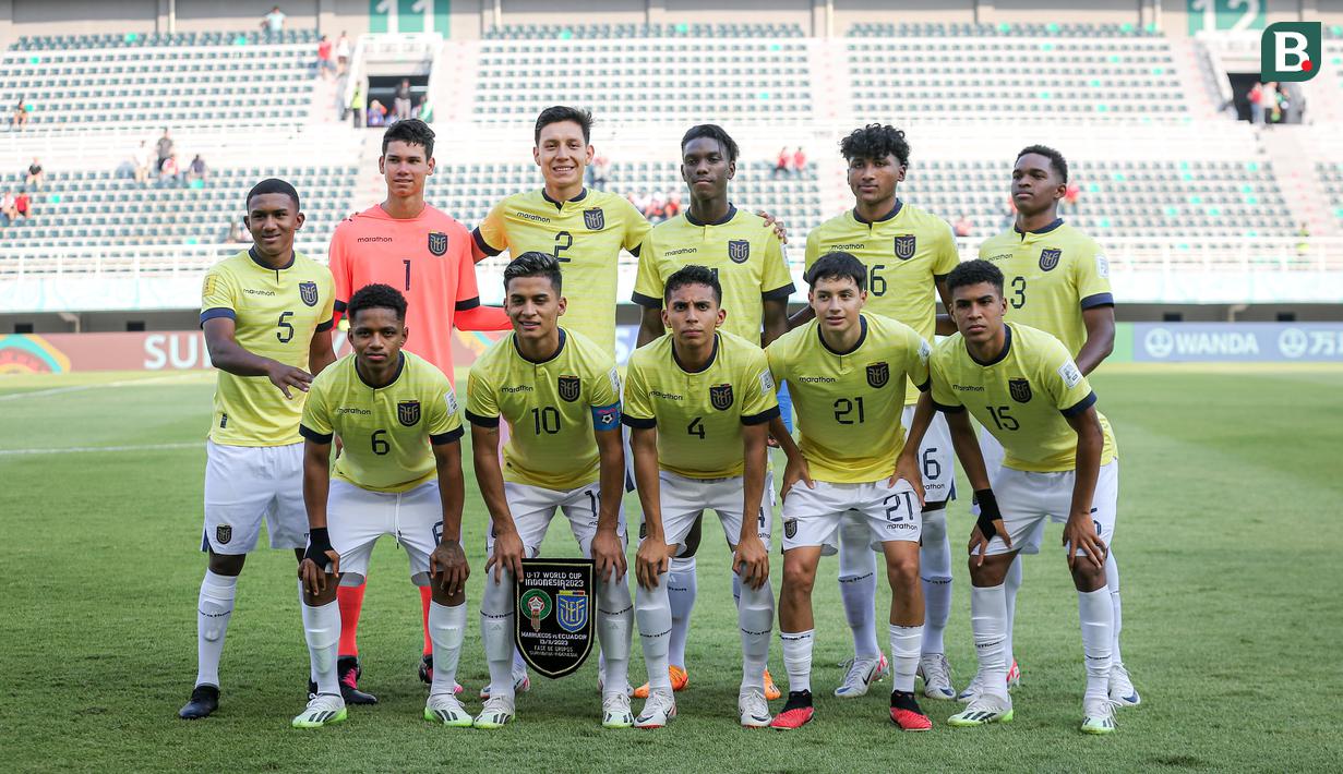 <p>Para pemain starting XI Timnas Ekuador U-17 berfoto sebelum dimulainya laga kedua Grup A Piala Dunia U-17 2023 menghadapi Timnas Maroko U-17 di Stadion Gelora Bung Tomo (GBT), Surabaya, Senin (13/11/2023). (Bola.com/Bagaskara Lazuardi)</p>