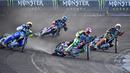 Para pebalap beraksi dalam Speedway Team World Championship di Stena Arena, Vastervik, Swedia, (26/7/2016). (AFP/TT News Agency/Mikael Fritzon/Swedia)