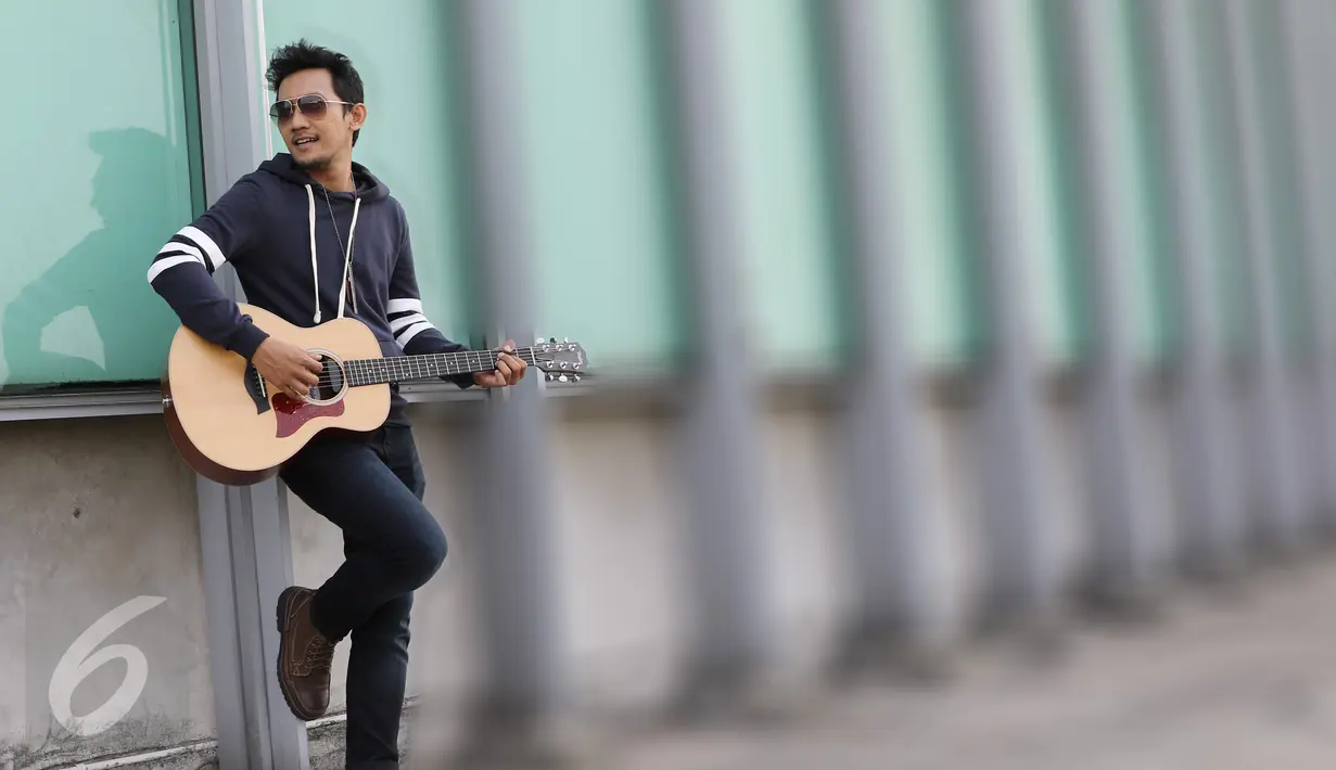 Sandy Canester, pria kelahiran Jakarta, 9 Januari 1980 ini adalah seorang musikus, pencipta lagu, dan pengarah vokal Indonesia. Foto diambil pada 29 Oktober 2015. (Liputan6.com/Herman Zakharia)