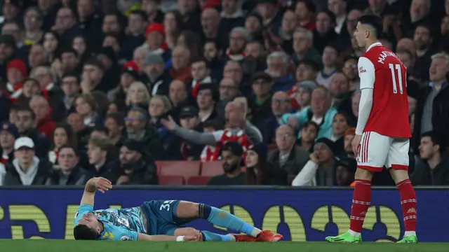 Foto: Momen Bek Southampton Jan Bednarek Menolak Diganti saat Laga Menghadapi Arsenal, Tiru Cristiano Ronaldo Pula