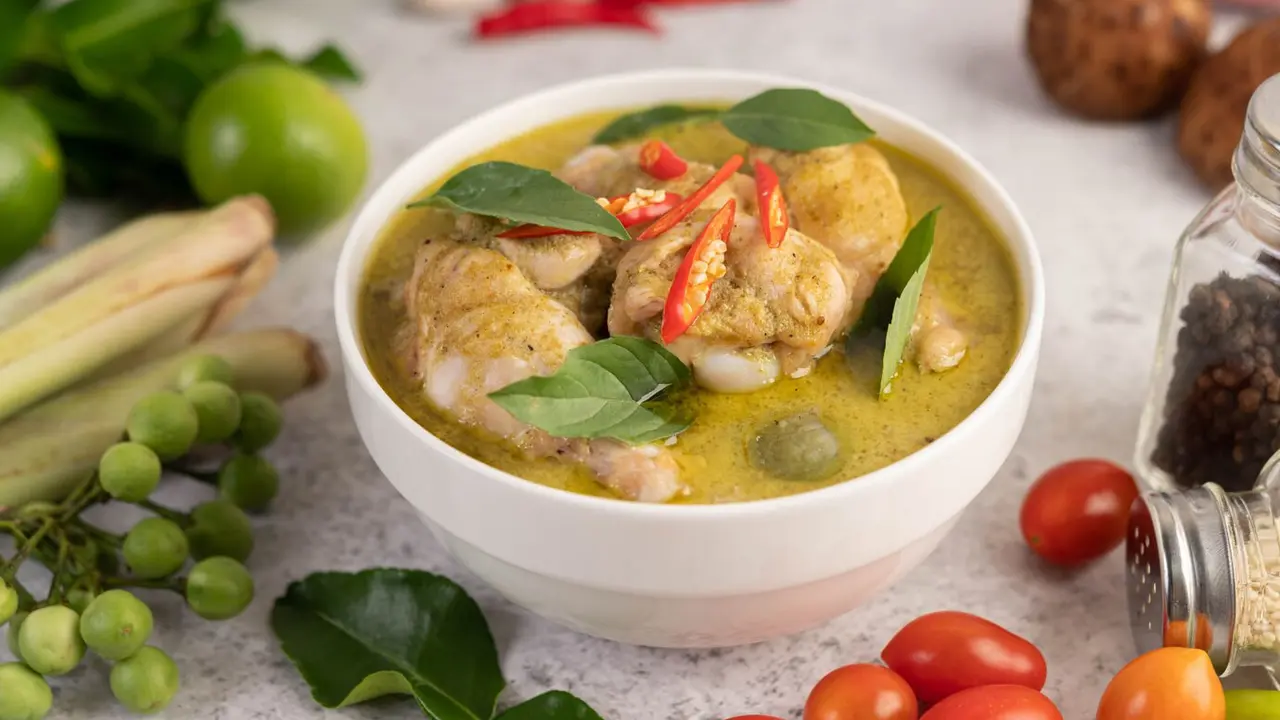 Ilustrasi gulai ayam (Foto: jcomp on freepik)
